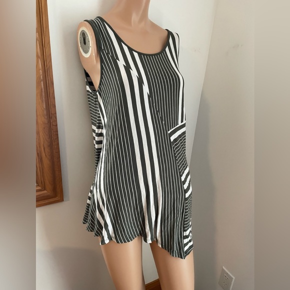 20-24” PTP 🌺 L XL White grey/olive striped summer tunic asymmetric - Picture 2 of 7